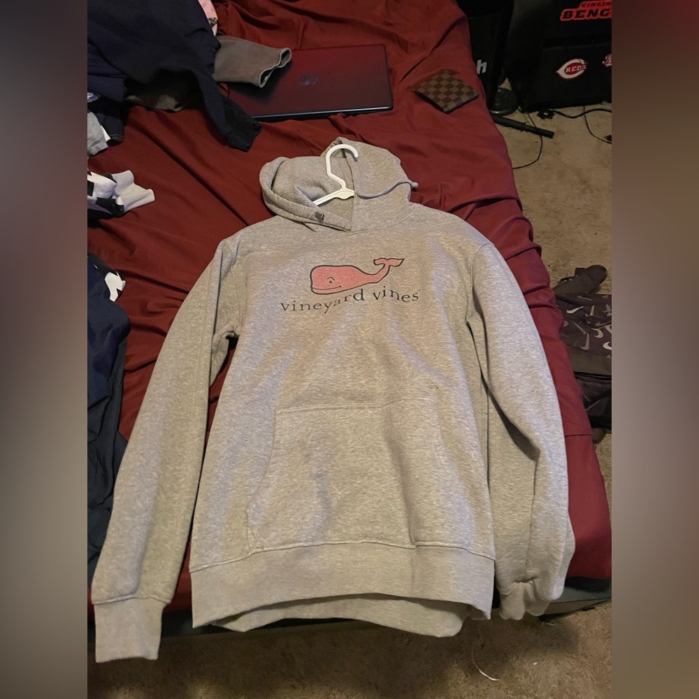 Size large vineyard vines hoodie